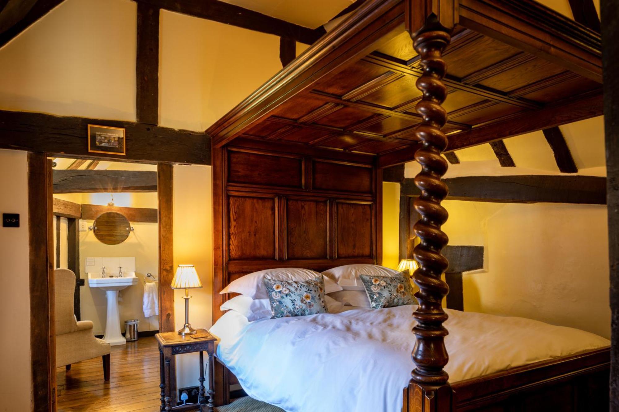 The Crown Inn Chiddingfold Eksteriør billede