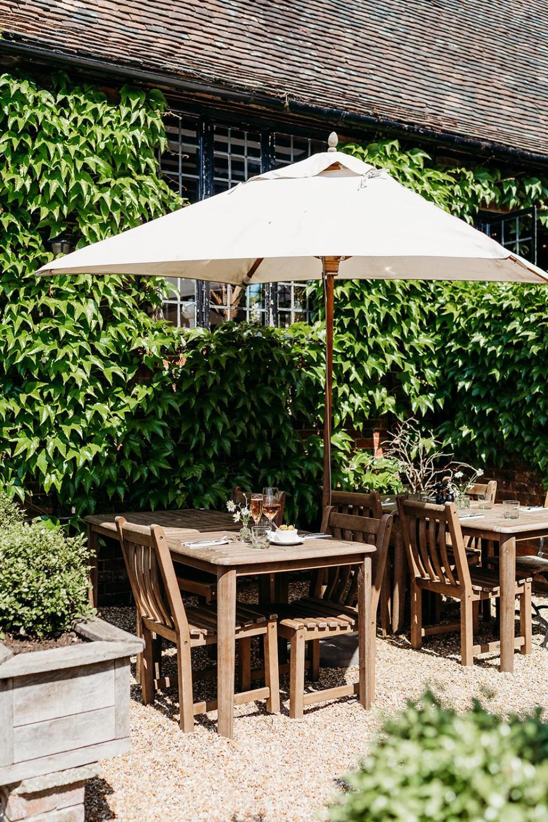 The Crown Inn Chiddingfold Eksteriør billede
