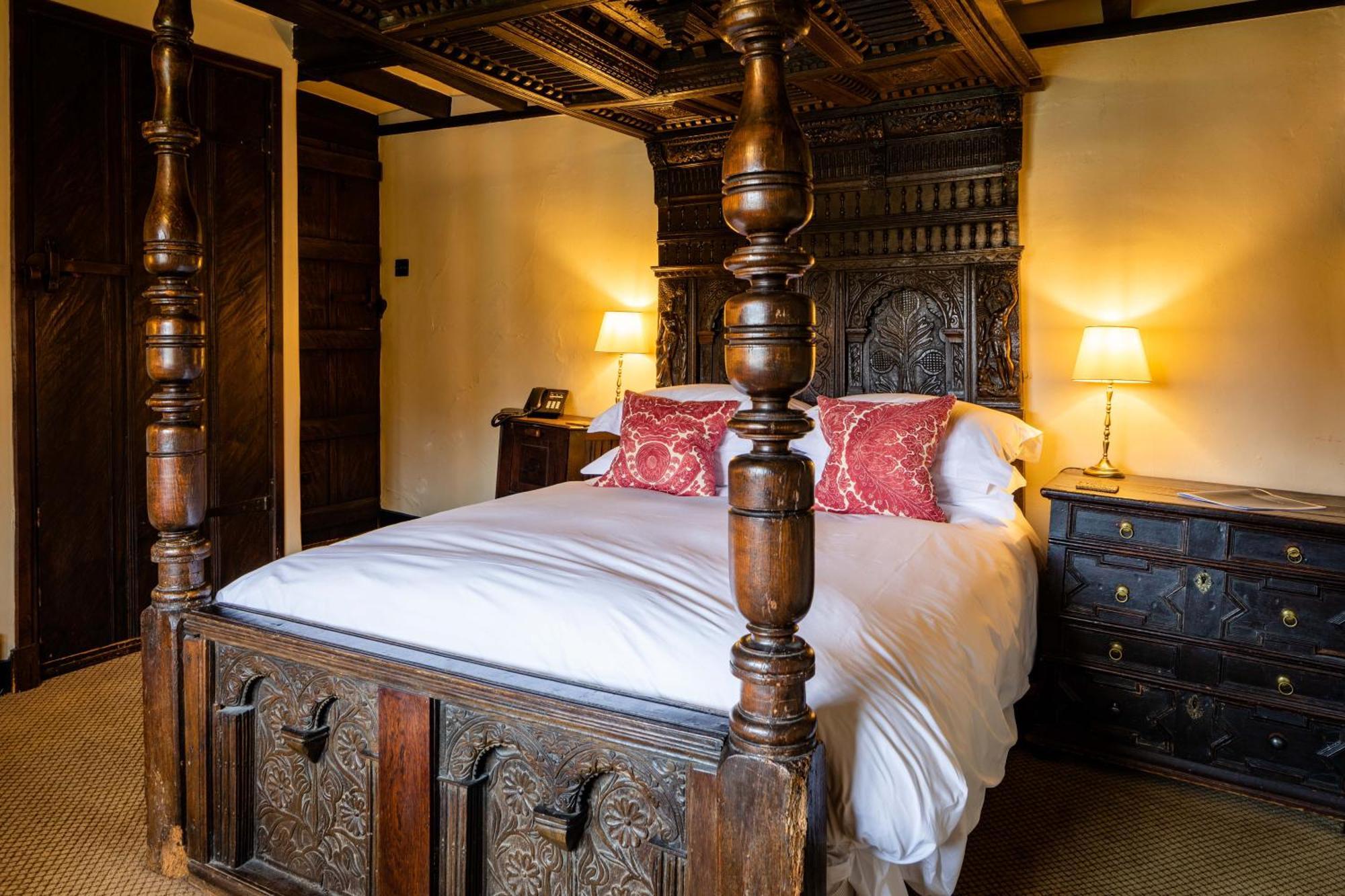 The Crown Inn Chiddingfold Eksteriør billede